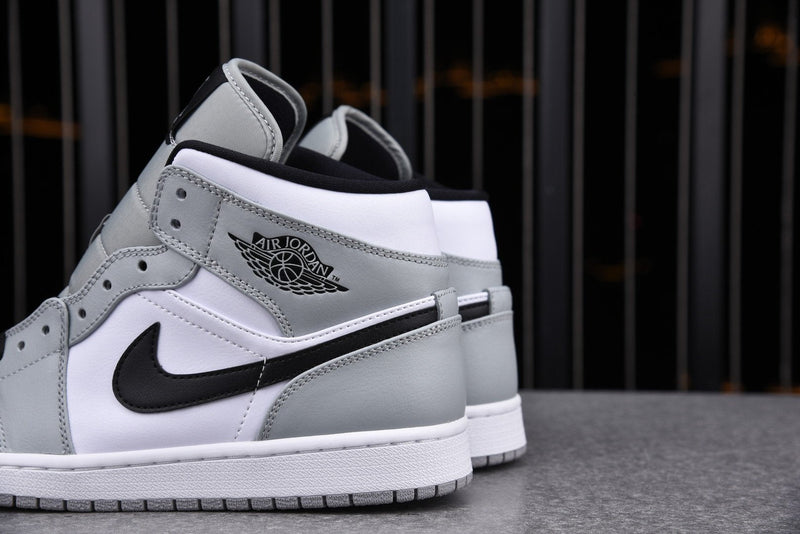 AJ1 MID ‘SMOKE GREY’