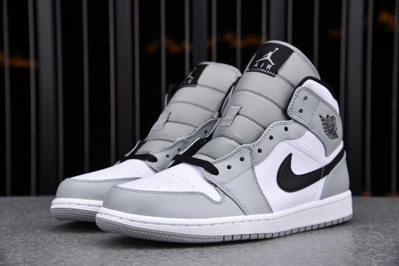 AJ1 MID ‘SMOKE GREY’