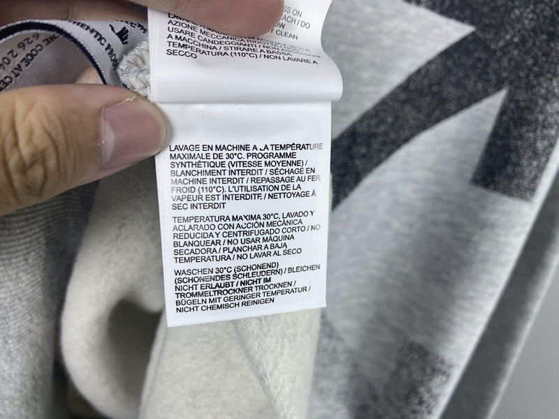 OFF WHITE HOODIE