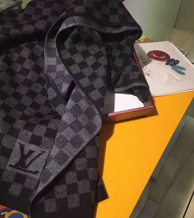 LV SCARF