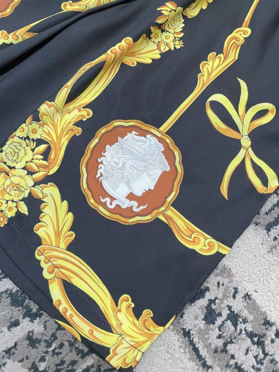 Versace short set - Image 4