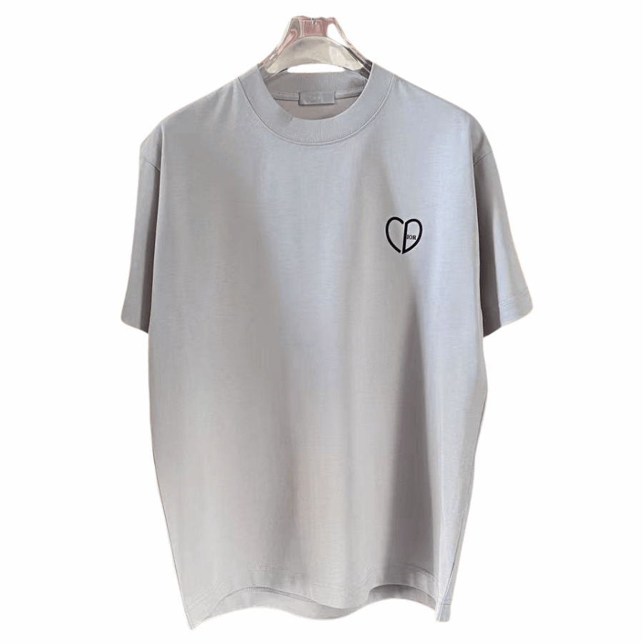 LIVIAN FUNDOS - 2025-07-07T230924.581 Dior t-shirt - Image 1
