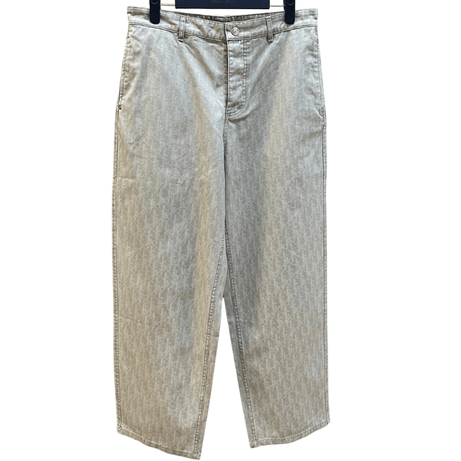 LIVIAN FUNDOS - 2025-08-05T183818.386 Dior jeans - Image 1